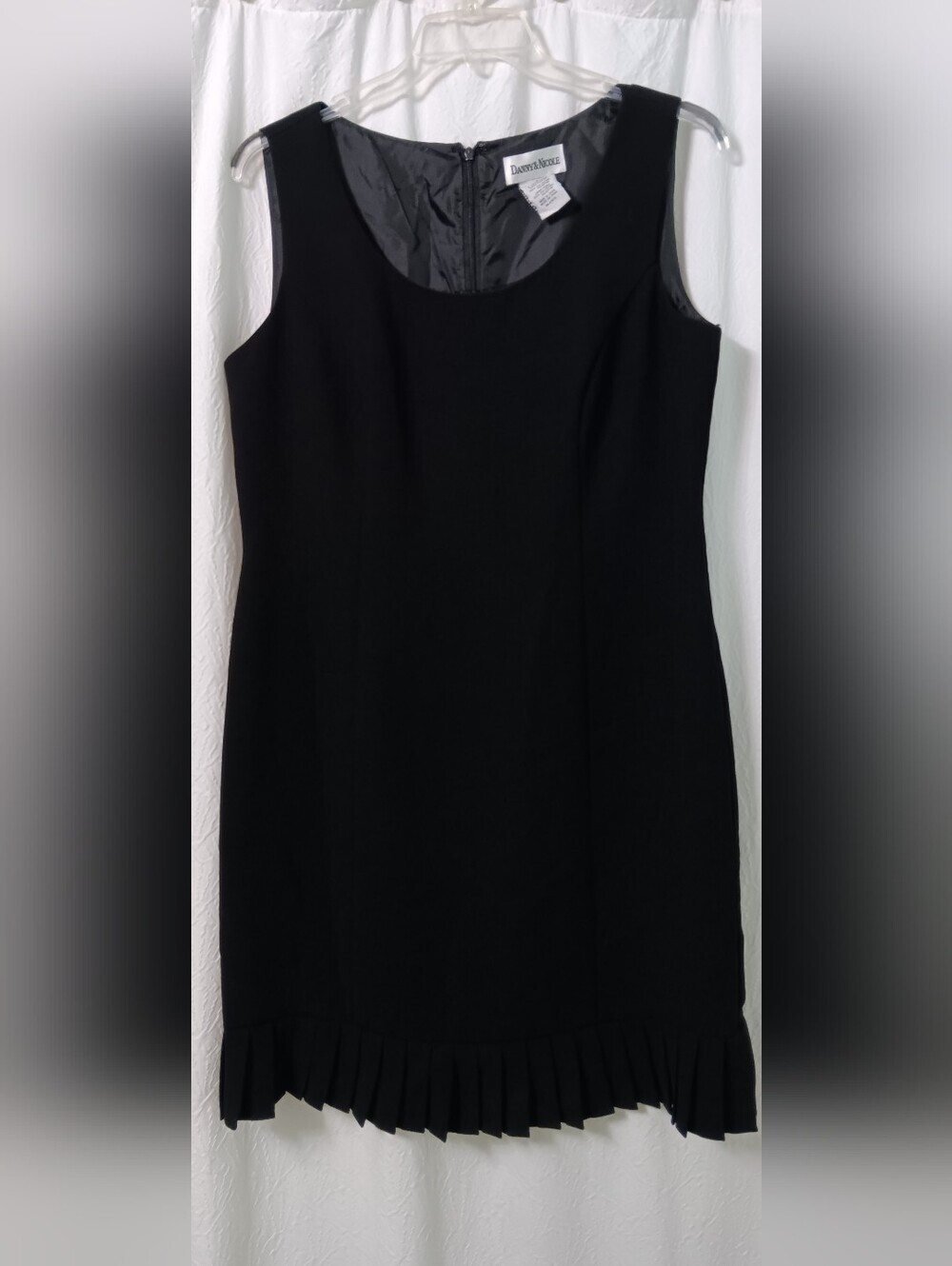 Danny & Nicole Black Sleeveless Pleated-Hem Shift Dress Size 16